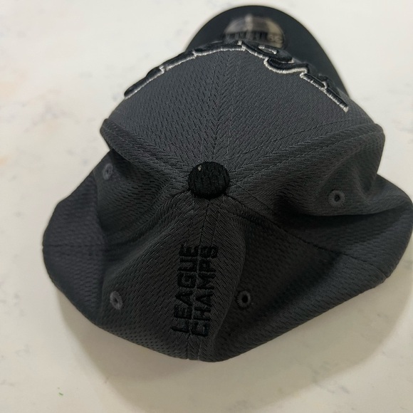 New Era Gray and Black World Series Cap - Picture 10 of 10